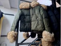 Куртка з манжетами з екохутра 