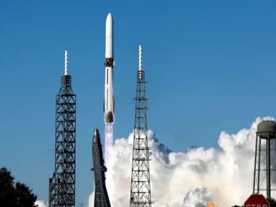 Blue Origin успешно вернула бустер ракеты New Glenn - Фото: Reuters