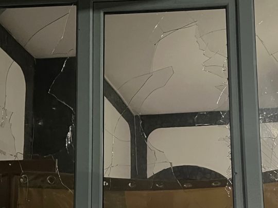 Толпа побила стекла в Калушском ТЦК и СП. Фото "Информатор"