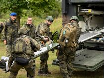 Немецкие военные демонстрируют спасательную операцию. Иллюстративное фото Reuters