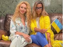 Оля Полякова с подругой