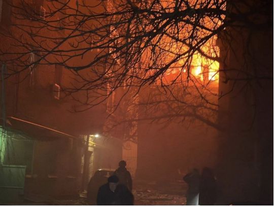 У Дніпрі внаслідок атаки ворога виникли пожежі, фото ДСНС