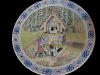 В. Покосовська. Тарілка «Котик та півник». Баранівський фарфоровий завод. 1970-ті