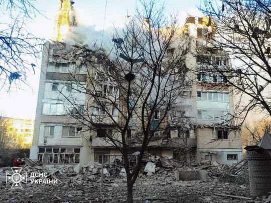 Зруйнований російською ракетою будинок у Тернополі