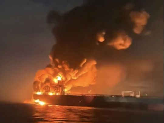 В Черном море горят танкеры российского теневого флота, фото из открытых источников