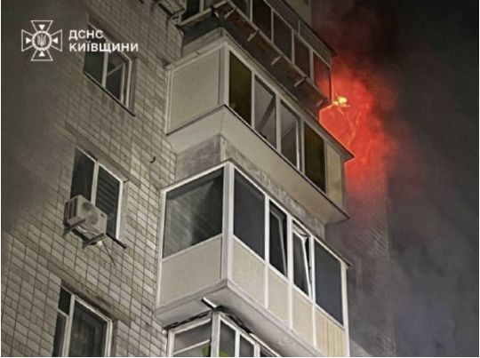 У Вишгороді пожежа у багатоповерхівці, фото ДСНС