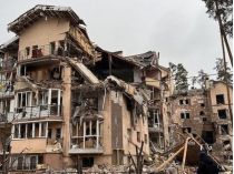 Розбомблений Росією будинок в Україні 