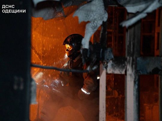 Росіяни атакували Одесу 4 грудня. Фото ДСНС