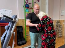 лікар Роман Литвинов та пані Лідія, яка відновлюється після інсульту