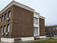 Последствия прилета "Шахеда" во двор школы Unique School в Чайках 29 ноября 2025 года