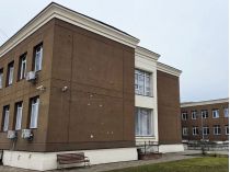 Наслідки прильоту «Шахеду» у двір школи Unique School в Чайках 29 листопада 2025 року