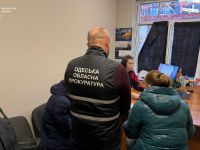 Зловмисники планували продати 25 дітей з України. Фото прокуратури
