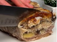 Рулет мясной с грибами. Фото - скриншот