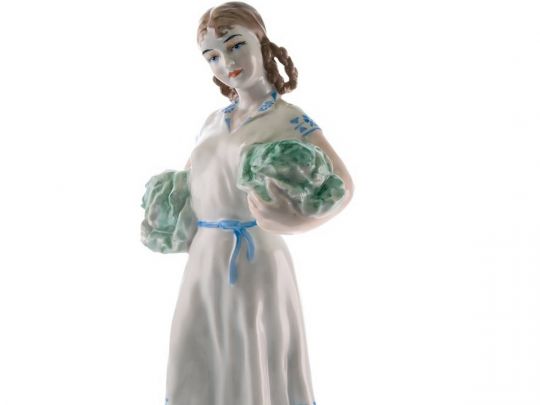 О. Жникруп. Девочка с капустой. Музей "Київський фарфор". 1955