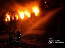 Росіяни вдарили по Одещині ракетами та «Шахедами». Фото ДСНС
