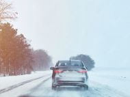 Выпал первый снег&nbsp;&mdash; меняйте стиль вождения: водителям напомнили простые правила безопасности на&nbsp;зимних дорогах