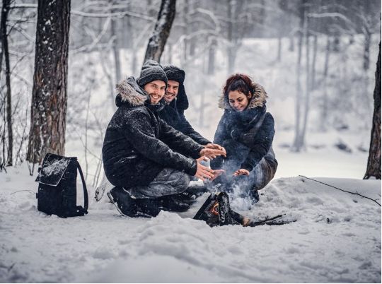 Щасливі люди на природі, фото https://ua.freepik.com/free