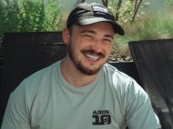 &laquo;Выкидывай кресло и&nbsp;вставай&raquo;: ветеран &laquo;Азова&raquo;, потерявший ногу, ходит в&nbsp;горы, преподает йогу и&nbsp;катается на&nbsp;вейке
