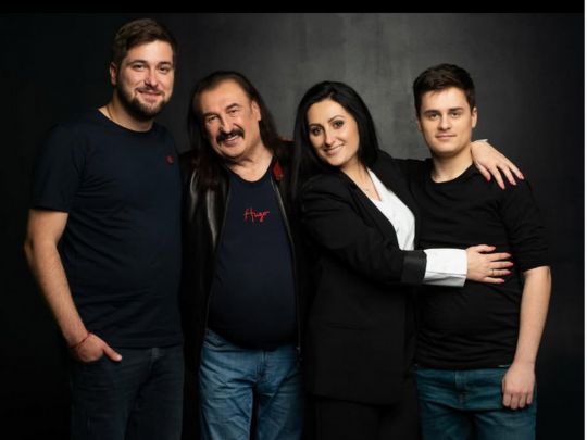 Степан Гіга з рідними&nbsp;— сином, донькою та онуком. Фото із соцмережі
