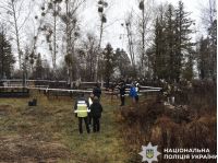 На цвинтарі під Києвом убили людину, фото Нацполіції