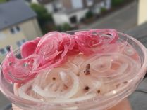 Маринованный красный и белый лук на зиму: идеален для бургеров и салатов