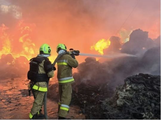 На місці удару виникла пожежа, фото з відкритих джерел