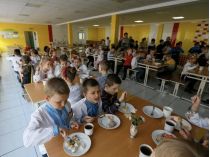С начала 2025 года бесплатное питание уже действует для учащихся 1–4 классов, фото интернет