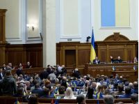 Для організації голосувань учасники надсилали вказівки з номерами законопроектів, фото з відкритих джерел
