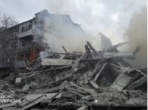 Удар прийшовся по багатоповехрівках у Київському районі Харкова. Фото ДСНС