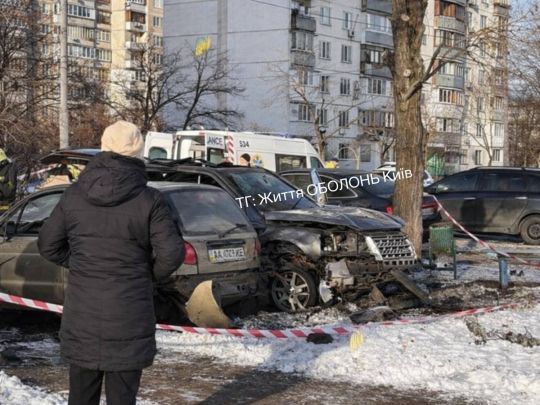 В Киеве взорвался внедорожник - Фото: Життя ОБОЛОНЬ Київ