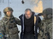 Зрадника було затримано за місцем проживання його родичів, де він переховувався, фото СБУ
