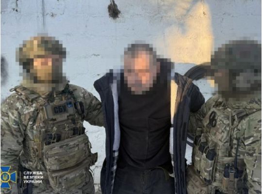 Зрадника було затримано за місцем проживання його родичів, де він переховувався, фото СБУ