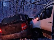 На Харківщині Kia Sorento зіткнувся з автобусом — Фото: Нацполіція України