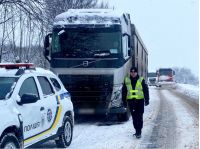 Затори на дорогах через негоду, фото поліції