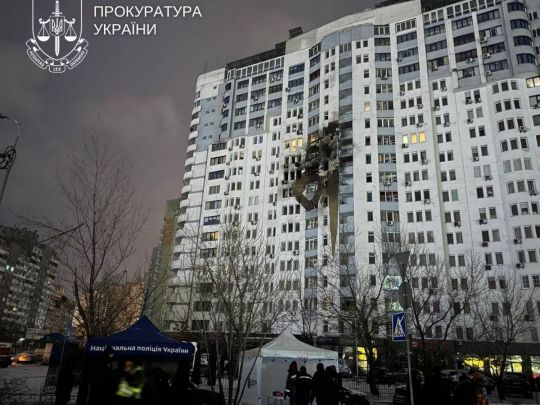 Будинок у Києві, пошкоджений при ракетно-дроновій атаці 9 січня