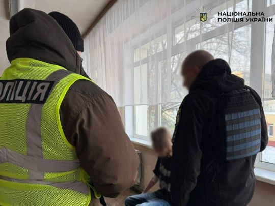 На Оболоні учень поранив школяра та вчительку. Фото поліції