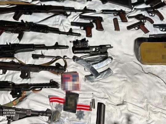 У злоумышленников изъято 75 образцов стрелкового оружия. Фото СБУ