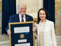Марія Мачадо подарувала Нобелівську медаль Дональду Трампу&nbsp;— Фото: Facebook The White House
