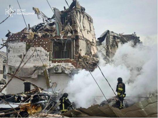 Росіяни у Києві зруйнували цілу вулицю, фото ДСНС