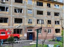 Дом в Украине с выбитыми окнами
