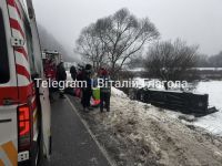 На Закарпатті перекинувся мікроавтобус із дітьми&nbsp;— Фото: Віталій Глагола