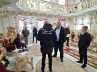 Пшонка-стайл на&nbsp;Закарпатті: прокуратура показала золотий палац місцевого депутата (фото)