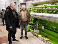 Начальник Полтавської ОВА Віталій Дяківнич під час запуску когераційної установки. Фото з відкритих джерел