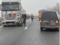 Автобус з вболівальниками грецького клубу викинуло на узбіччя, фото скріншот відео