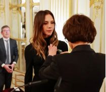 Вручение награды Виктории