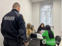 В Мукачеві медик отримала підозру через смерть дитини. Фото поліції Закарпаття