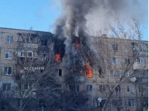 У Харкові у багатоповерхівці вигоріли верхні поверхи, фото соцмережі