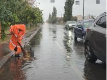 Сильна злива в Одесі порушила роботу транспорту