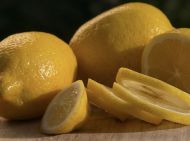 Як&nbsp;за&nbsp;допомогою лимону позбутися неприємних запахів на&nbsp;кухні