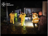 Майже добу рятувальники ліквідовують наслідки негоди в Одесі та Одеському районі, фото ДСНС